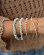 STONE HARBOR BRACELET IN FRESHWATER PEARL/GOLD - Romi Boutique