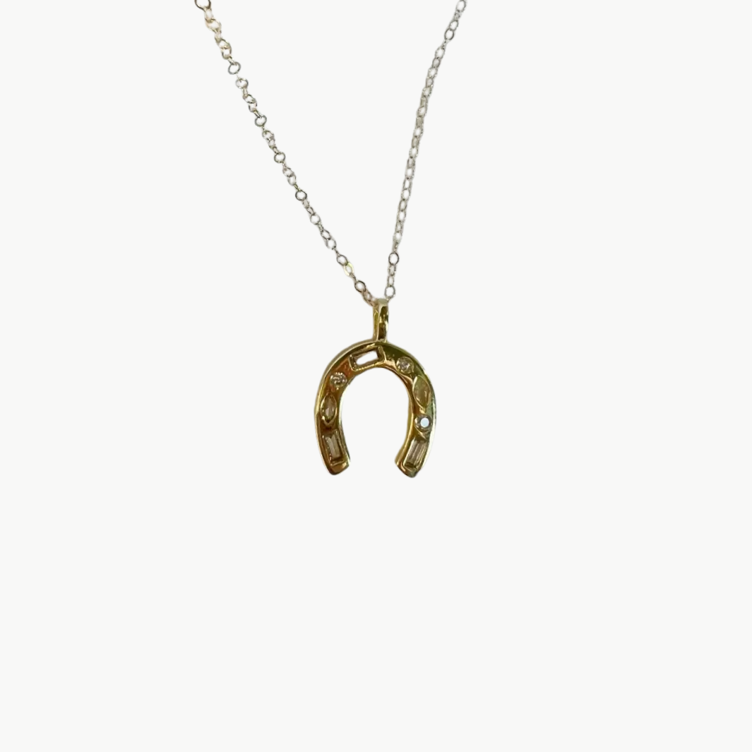 GIDDY UP HORSESHOE NECKLACE IN GOLD - Romi Boutique