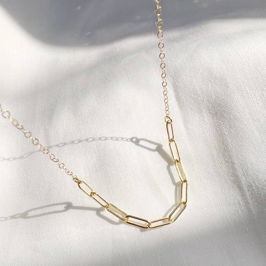 GOLDEN HOUR PAPERCLIP NECKLACE IN GOLD - Romi Boutique