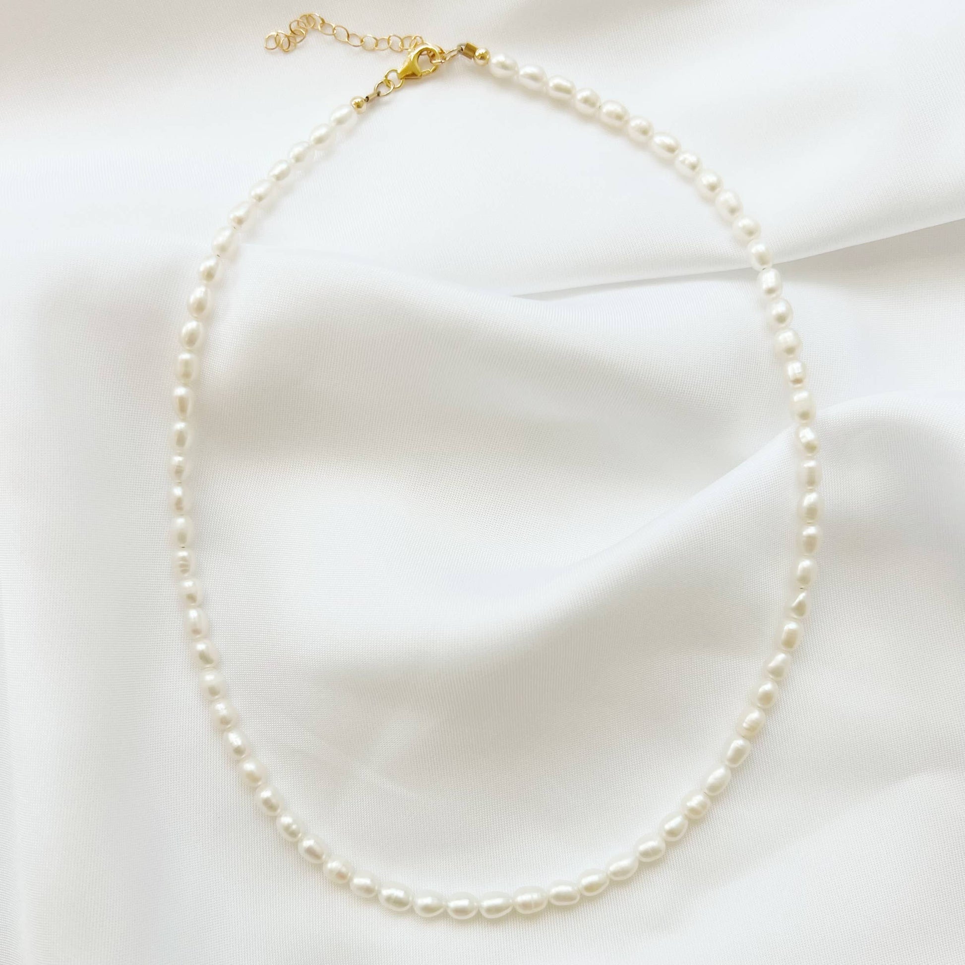 SEA ISLE FRESHWATER RICE PEARL BEADED NECKLACE IN GOLD - Romi Boutique