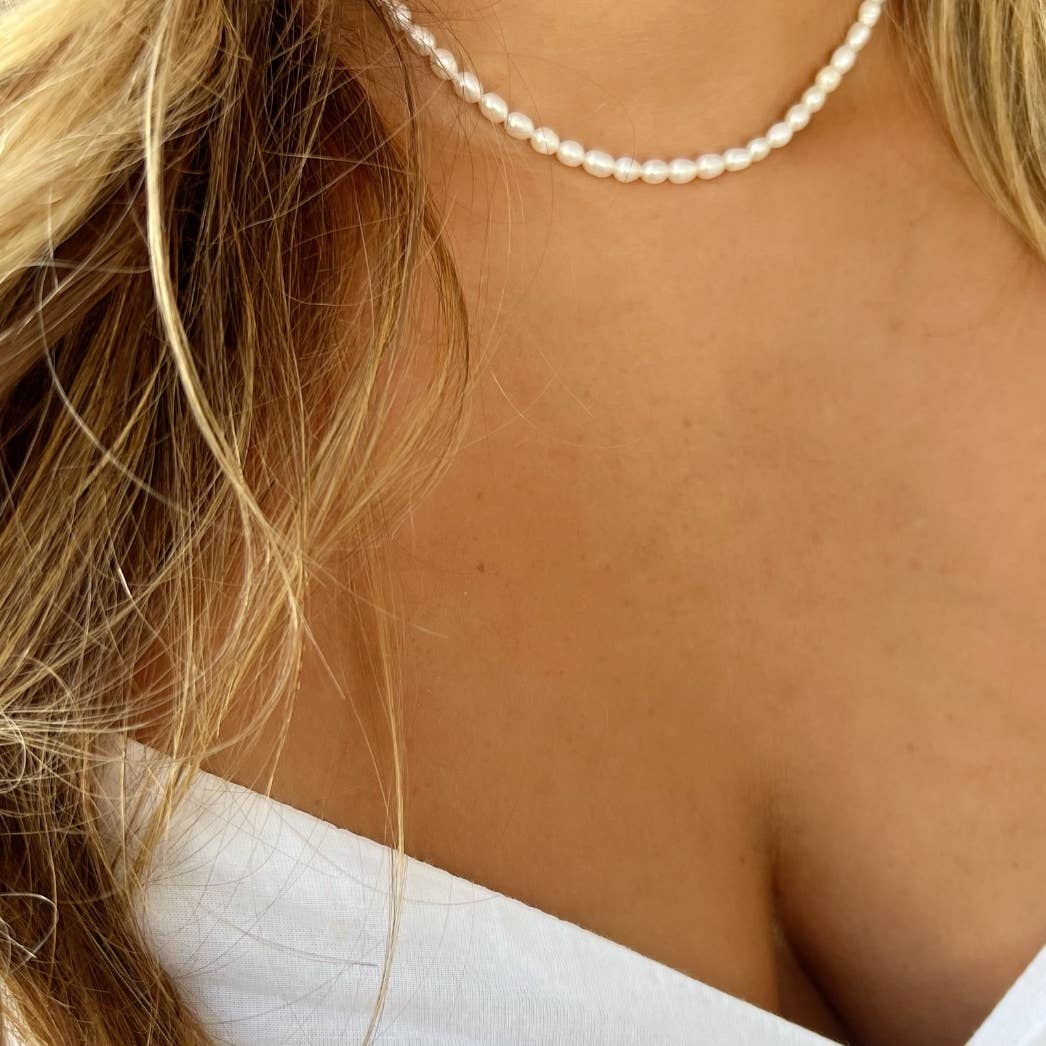 SEA ISLE FRESHWATER RICE PEARL BEADED NECKLACE IN GOLD - Romi Boutique