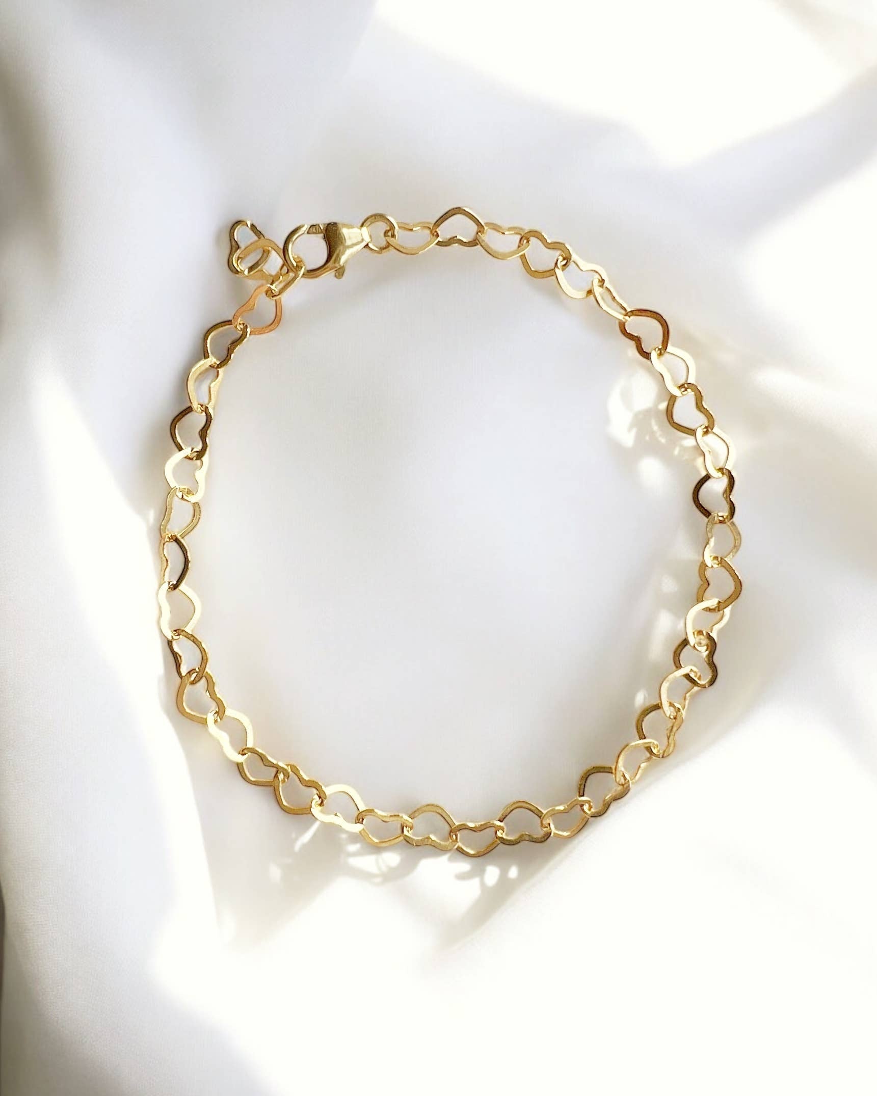 SWEETHEART HEART CHAIN BRACELET IN GOLD - Romi Boutique