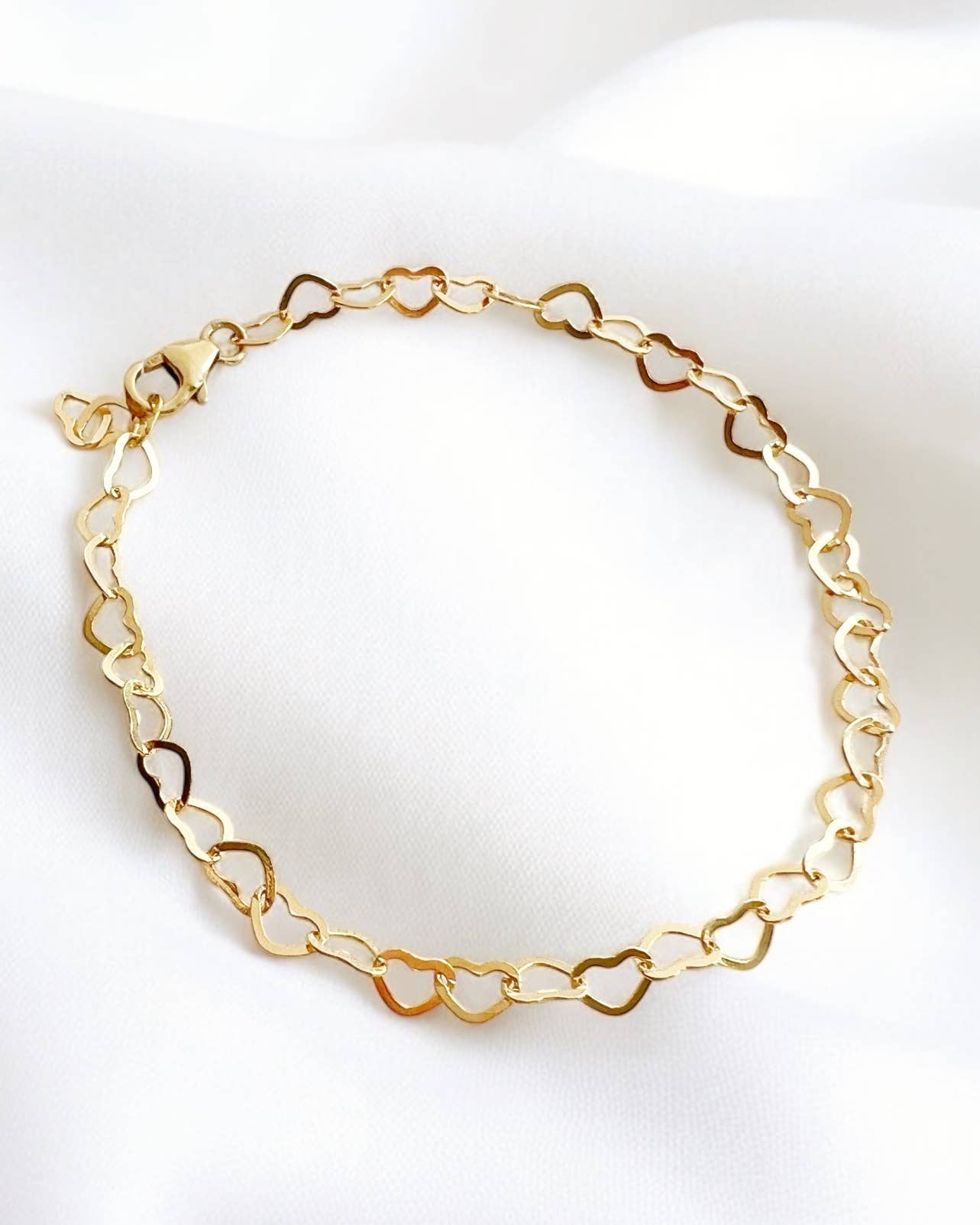 SWEETHEART HEART CHAIN BRACELET IN GOLD - Romi Boutique