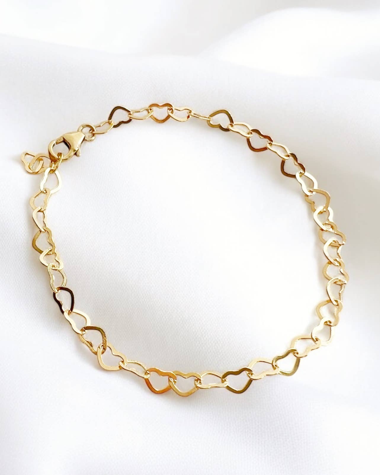 SWEETHEART HEART CHAIN BRACELET IN GOLD - Romi Boutique