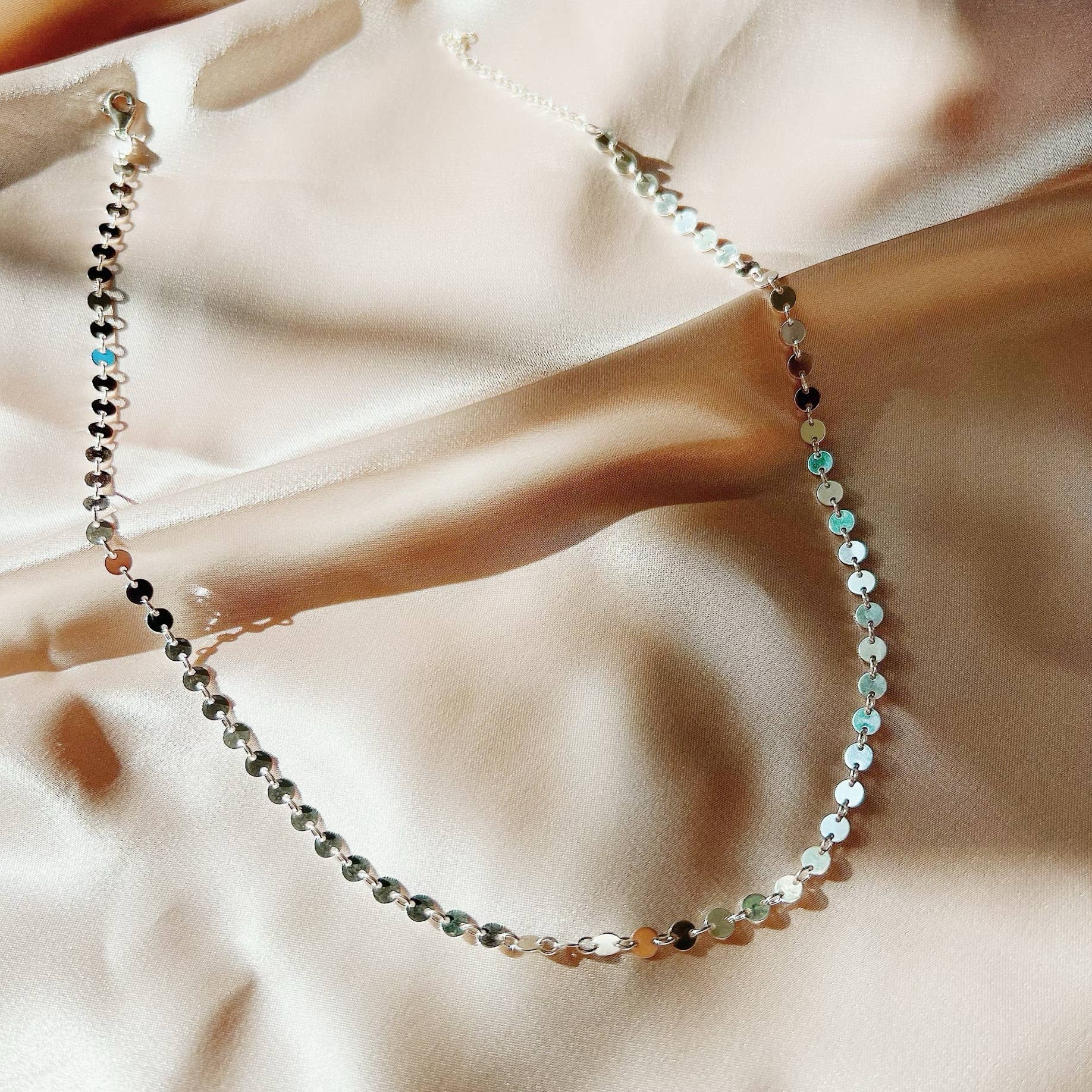 LUXE SEQUIN DISC CHAIN NECKLACE IN SILVER - Romi Boutique