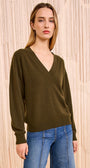 RYLA CASHMERE V-NECK PULLOVER IN HUNTER - Romi Boutique