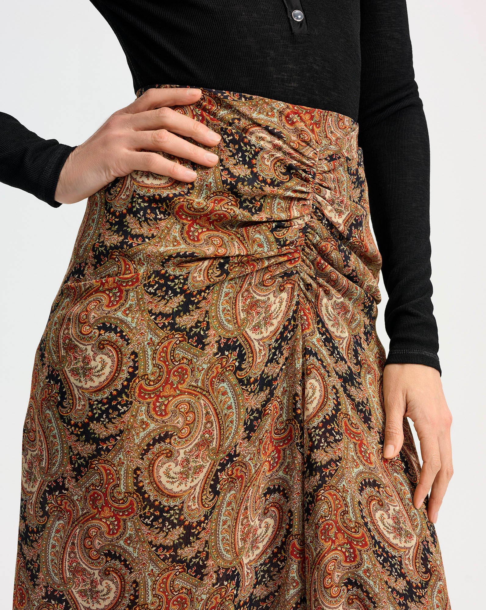 SIRA SILK MIDI SKIRT IN NAVY MULTI - Romi Boutique