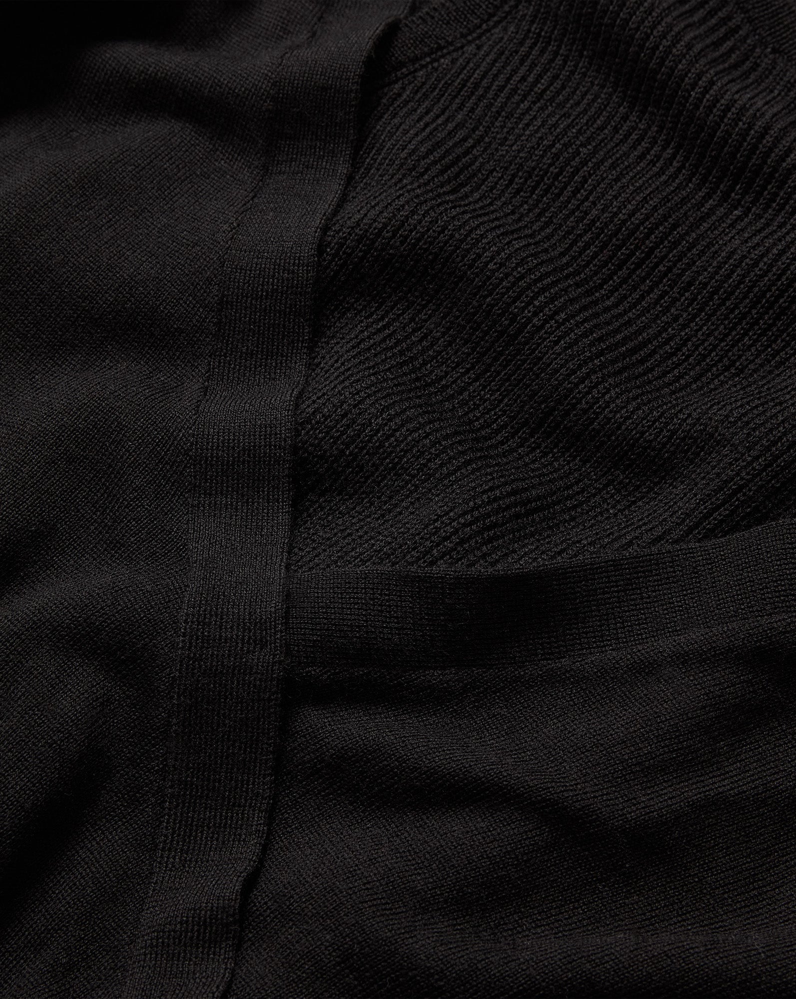 LOLASEE MERINO WOOL PULLOVER IN BLACK - Romi Boutique