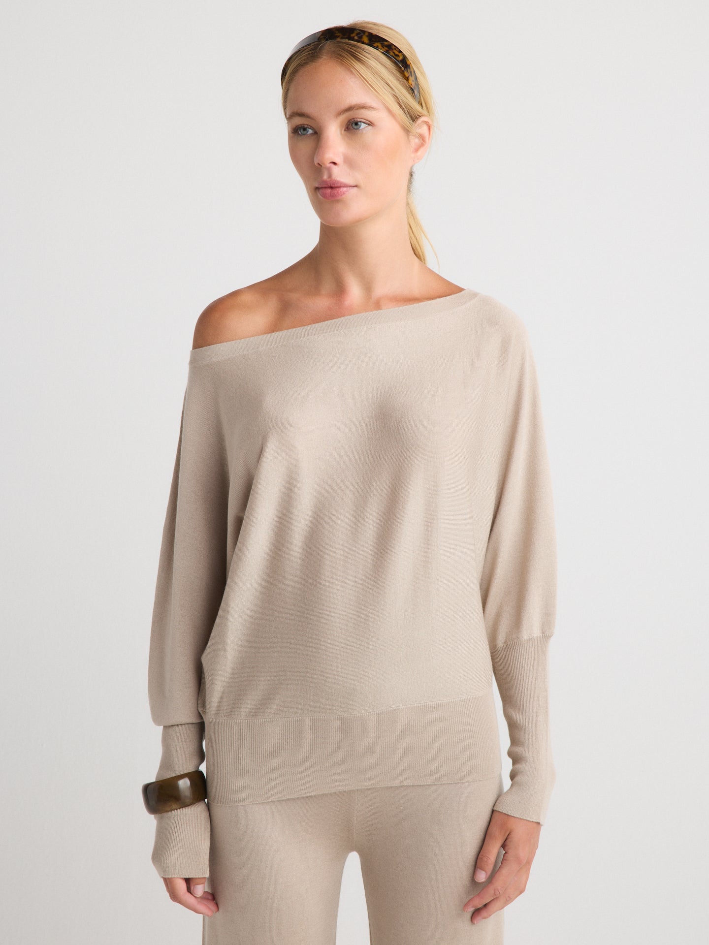 GRAYSON OFF-THE-SHOULDER SWEATER IN BEIGE - Romi Boutique