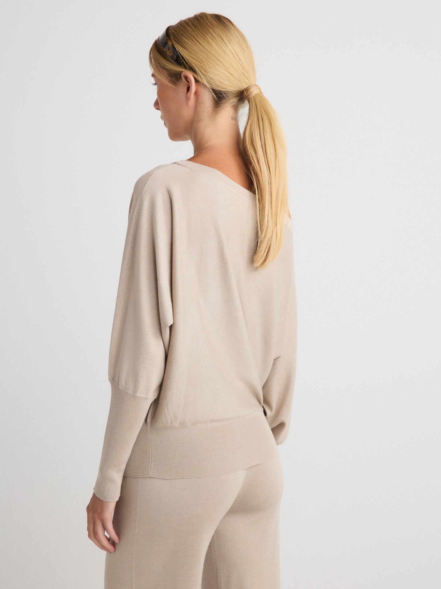 GRAYSON OFF-THE-SHOULDER SWEATER IN BEIGE - Romi Boutique