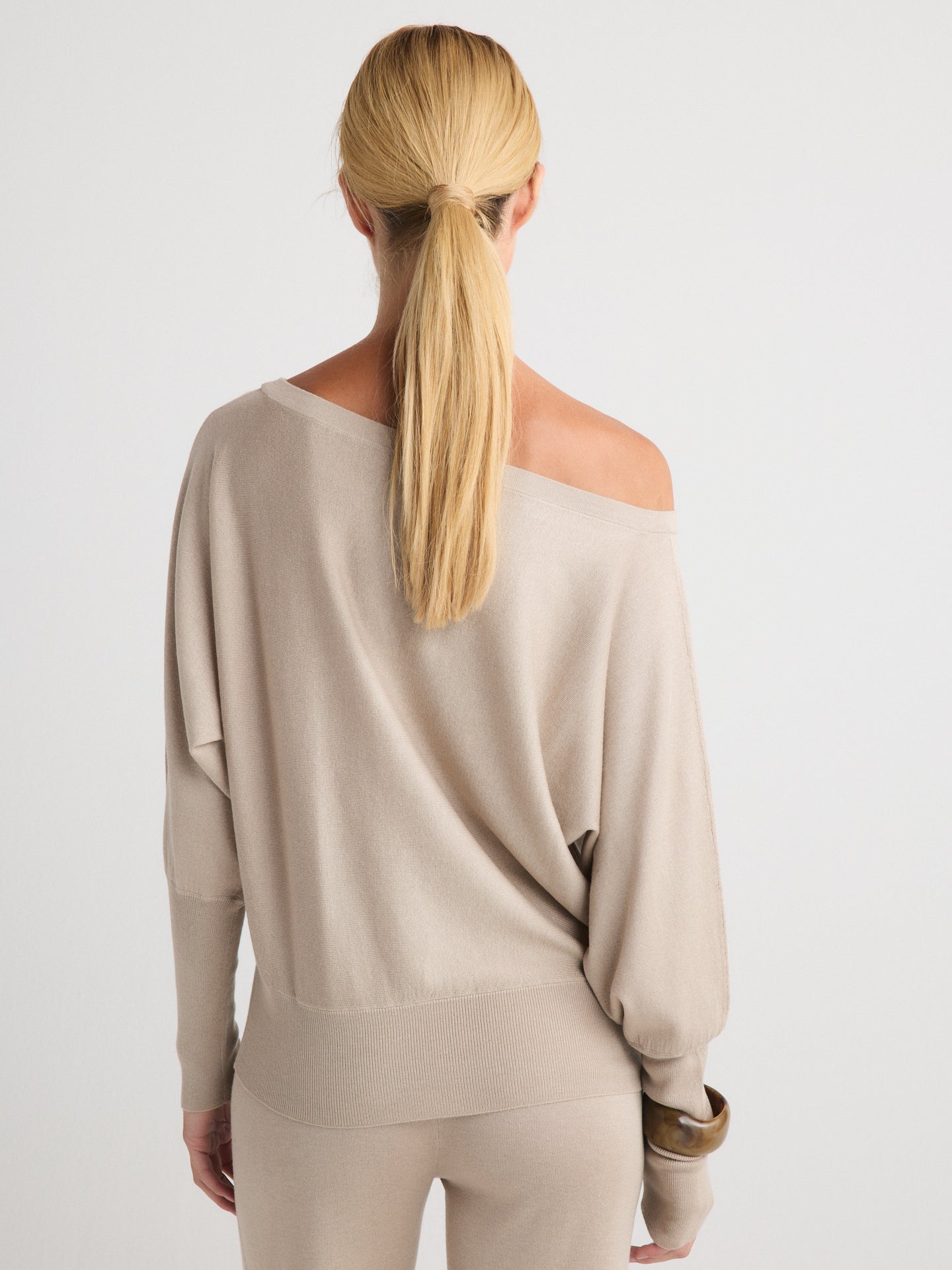 GRAYSON OFF-THE-SHOULDER SWEATER IN BEIGE - Romi Boutique