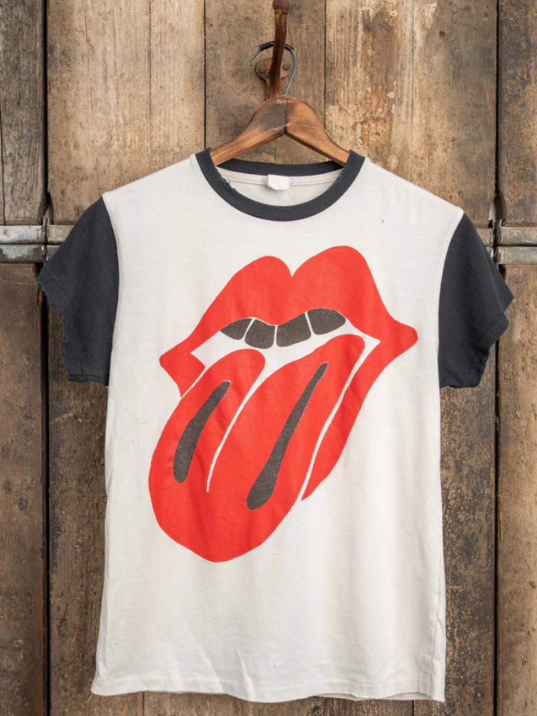 ROLLING STONES TEE IN WHITE/BLACK - Romi Boutique
