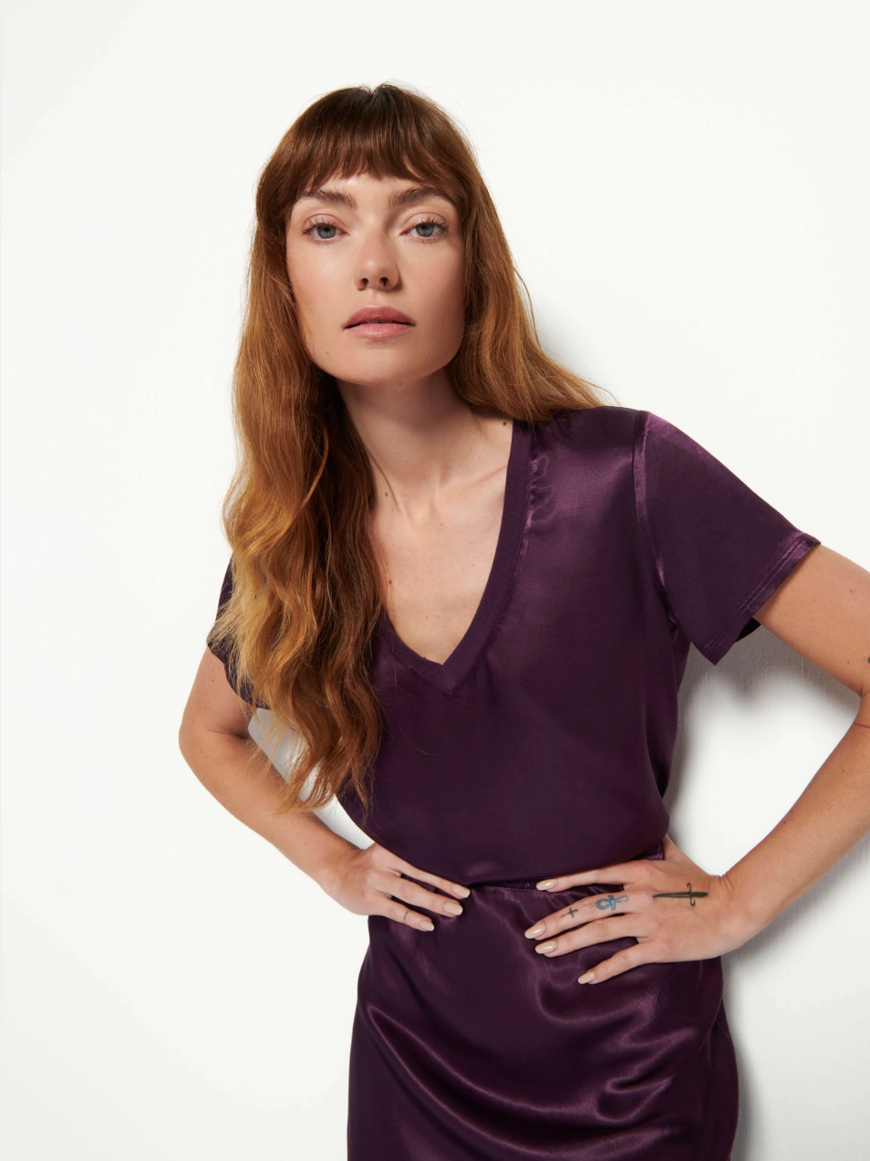 JUNE SATIN V NECK TEE IN FIG JAM - Romi Boutique