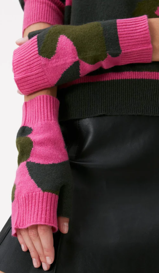 CAMO WRIST WARMERS IN PARTY PINK - Romi Boutique