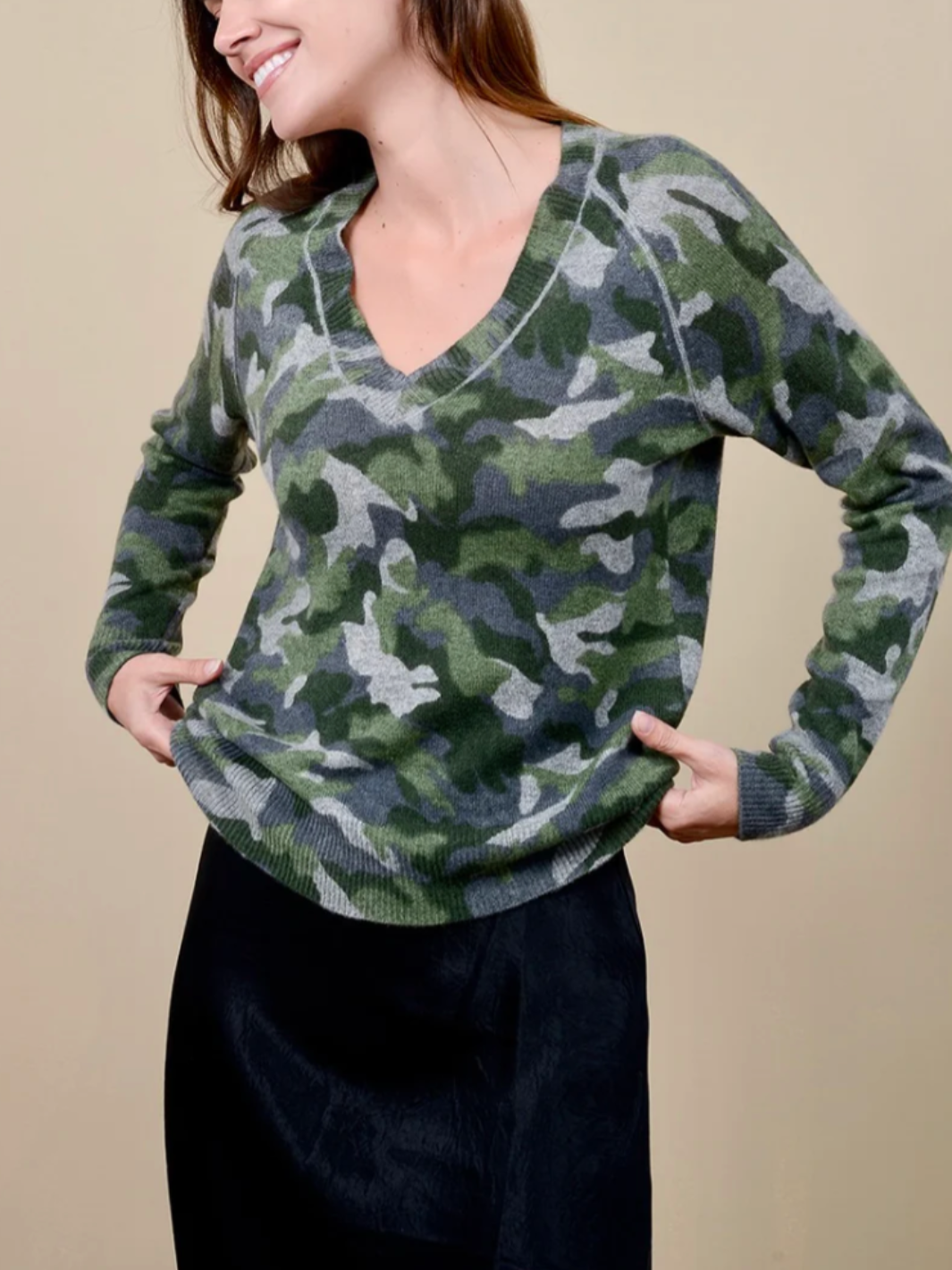 PAMMI CASHMERE SWEATER IN ARMY - Romi Boutique