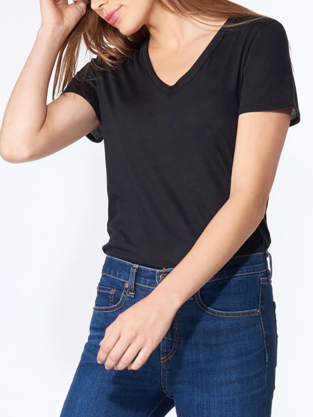 CINDY V-NECK TEE IN BLACK - Romi Boutique