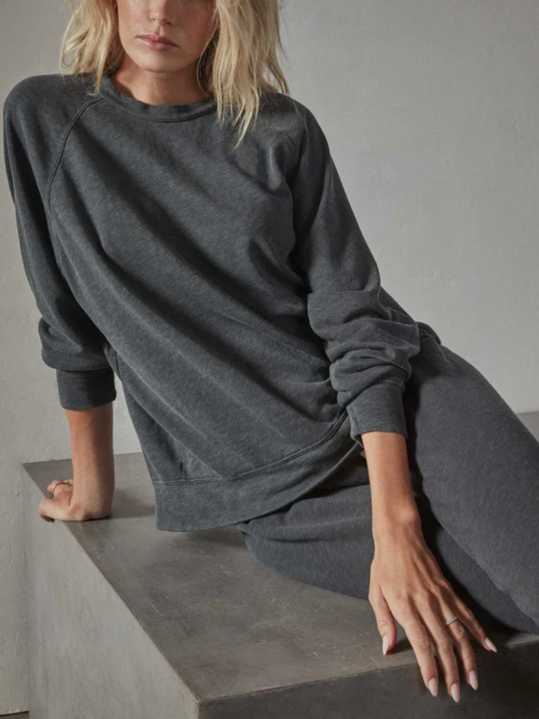VINTAGE FRENCH TERRY RELAXED SWEATSHIRT IN CARBON PIGMENT - Romi Boutique