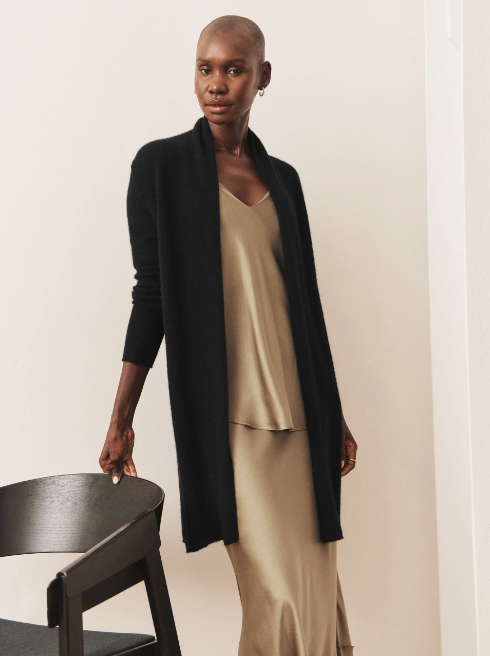 CASHMERE TRAPEZE CARDIGAN IN BLACK - Romi Boutique