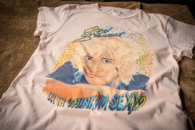 ROD STEWART DO YOU THINK I'M SEXY T-SHIRT IN PINK PIGMENT - Romi Boutique